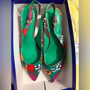 Women’s 9.5 Green Floral Gunmetal Felicia slingback kitten heels